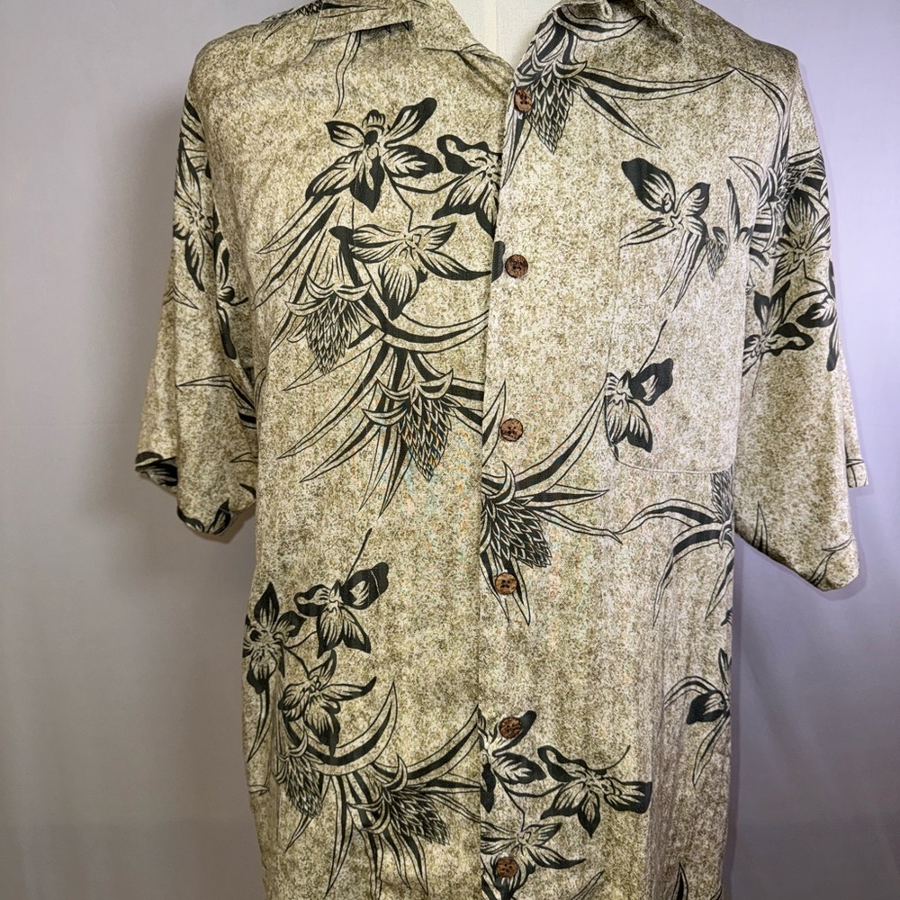 Tommy Bahama Beige and Green Hawaiian Men's Shirt M Tropical Resort‎ 100% silk